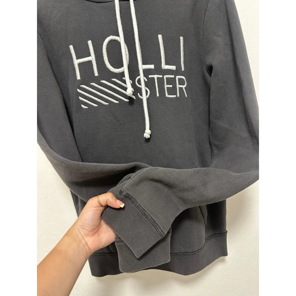 Hollister Hoodie Mens Small Black Embroidered Logo Pullover Sweatshirt - Picture 4 of 6